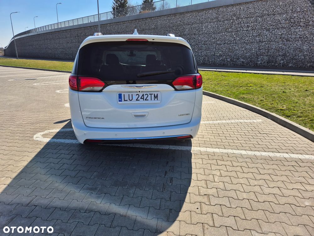 Chrysler Pacifica - 3