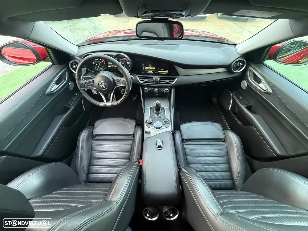 Alfa Romeo Giulia 2.0 Turbo 16V AT8-Q4 Veloce - 27