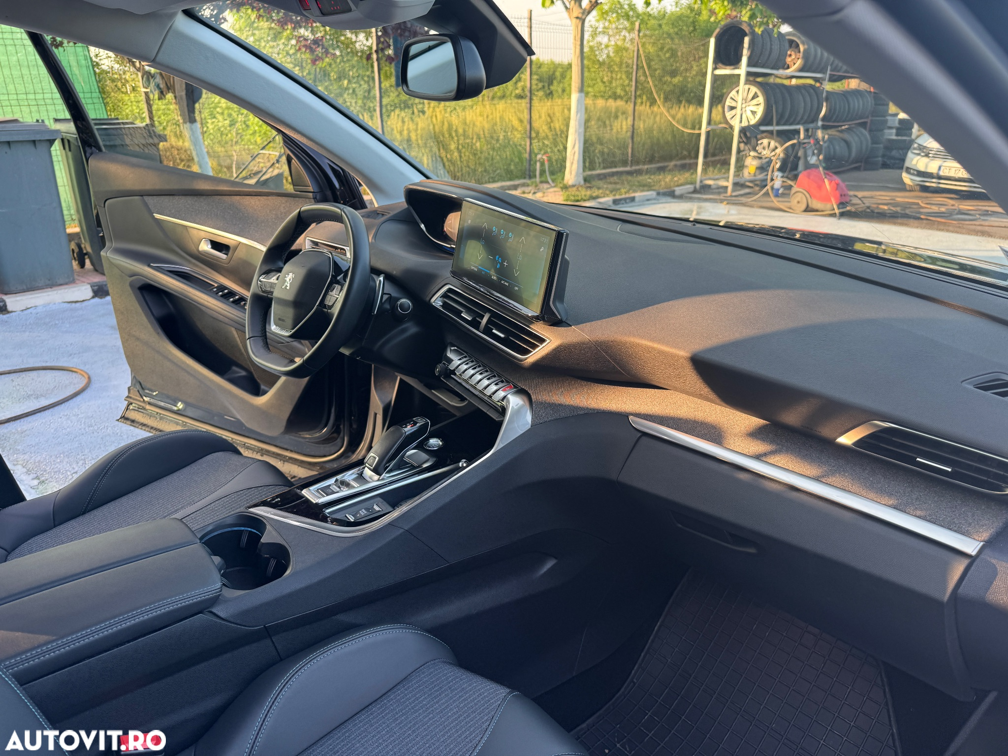 Peugeot 5008 1.2L 136 e-DCS6 MHEV Allure Pack - 27