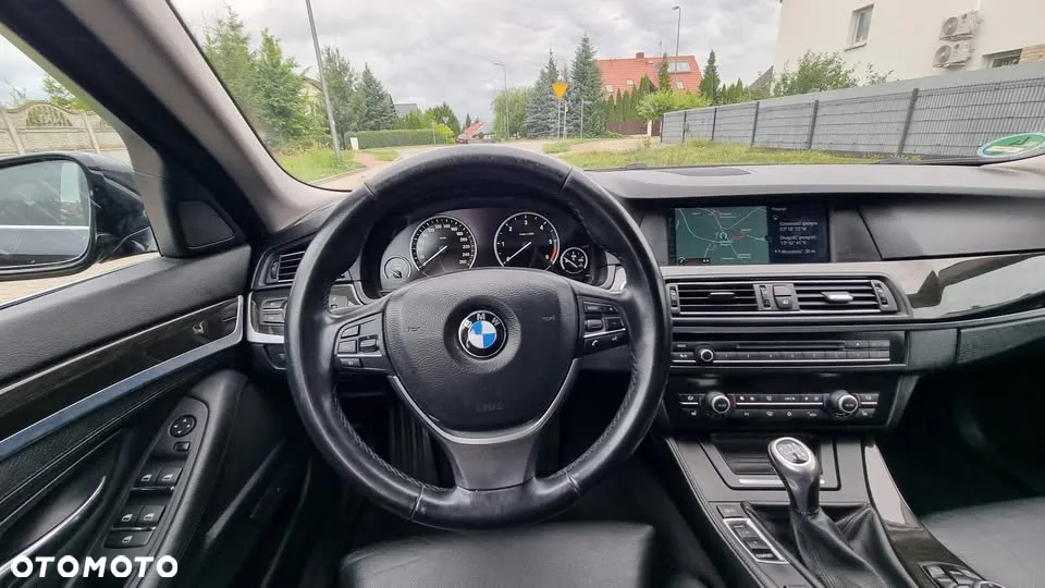 BMW Seria 5 525d - 12