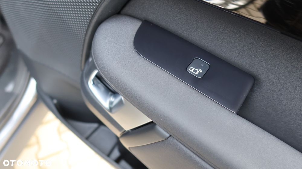 Land Rover Discovery 2.0 SD4 S - 24