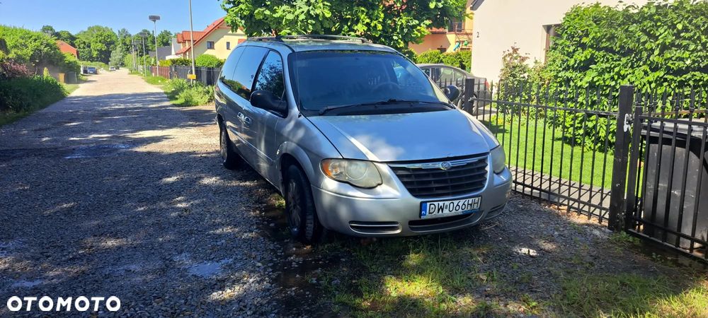 Chrysler Town & Country - 1