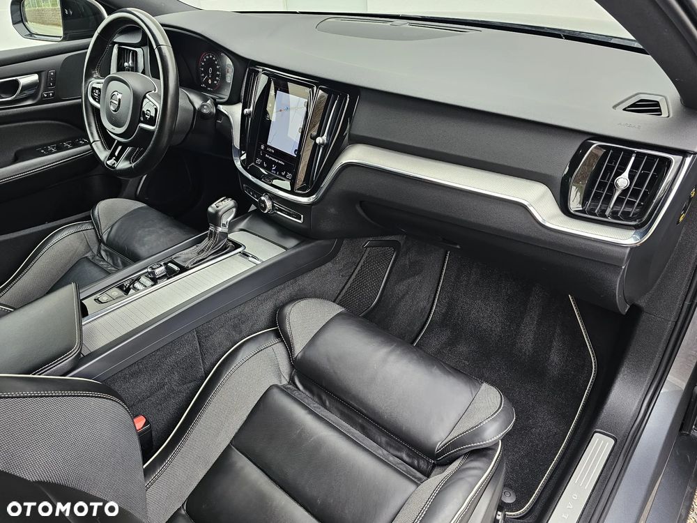 Volvo V60 D3 Geartronic R-Design - 33