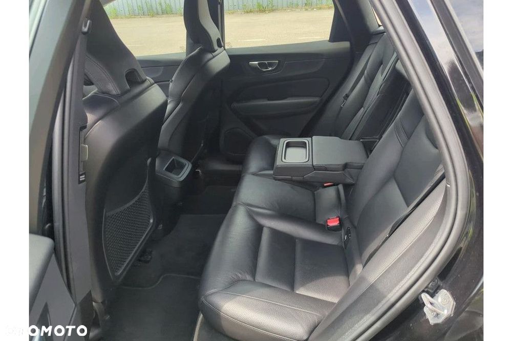 Volvo XC 60 B5 D AWD Momentum Pro - 11