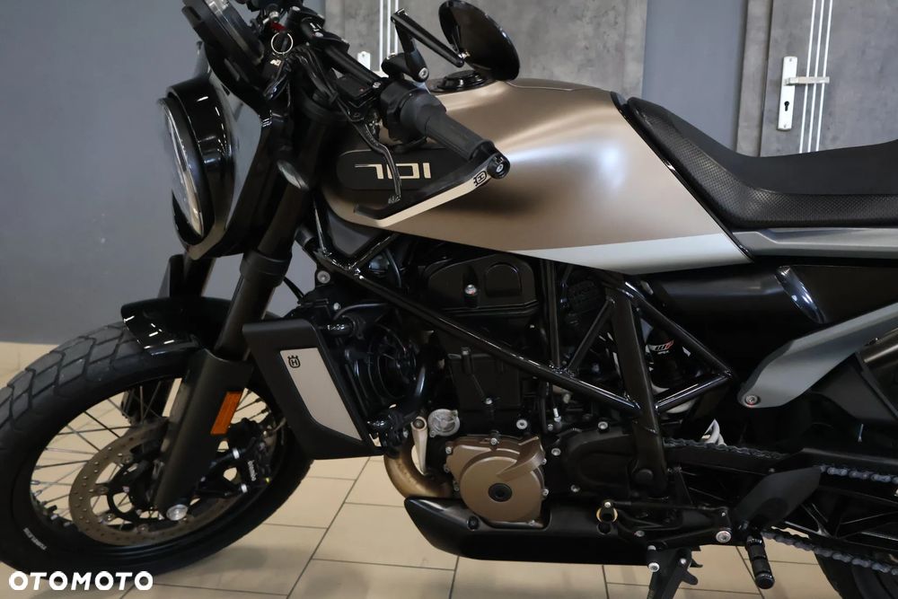 Husqvarna Svartpilen - 25