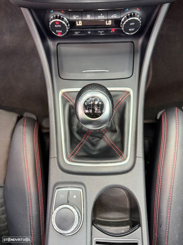 Mercedes-Benz CLA 200 d Shooting Brake AMG Line - 10