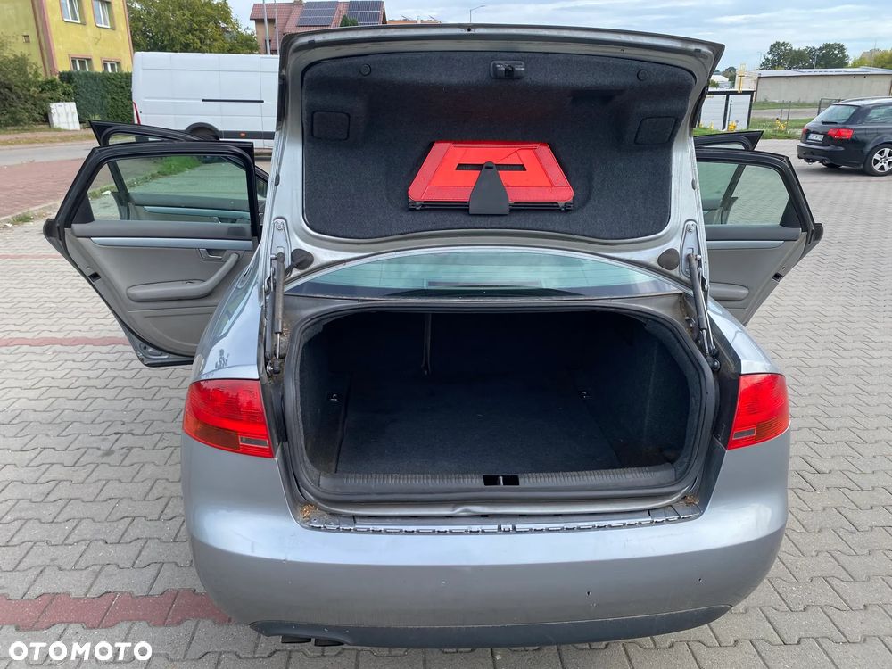 Audi A4 Limousine - 9