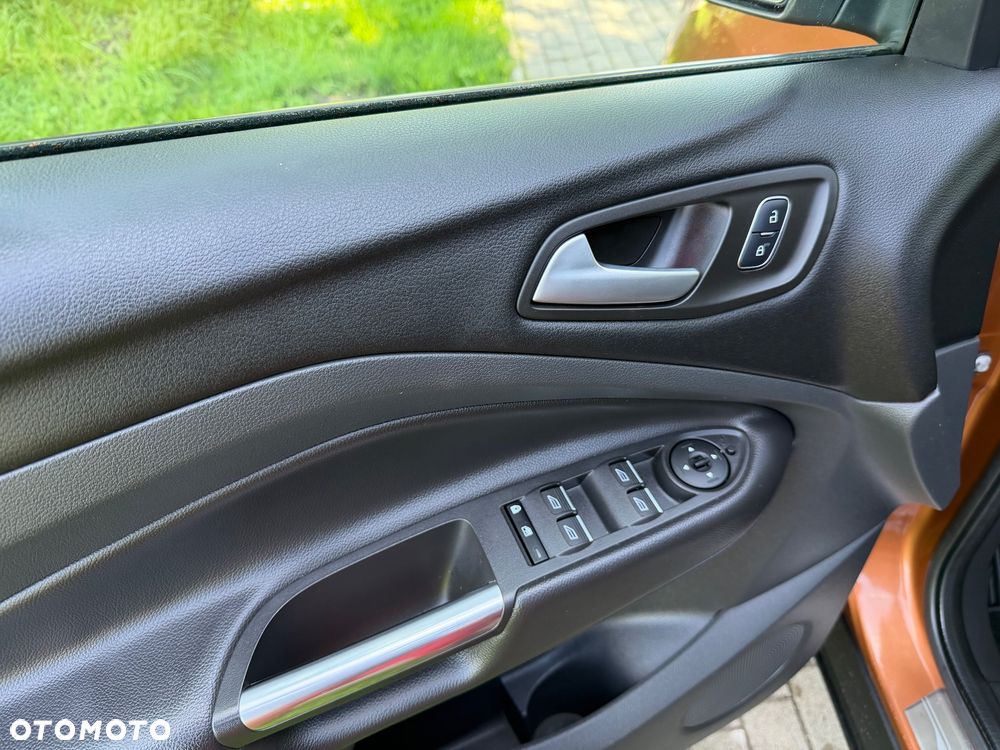 Ford Kuga 2.0 TDCi 2x4 Titanium - 26