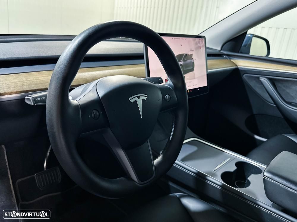 Tesla Model Y - 20