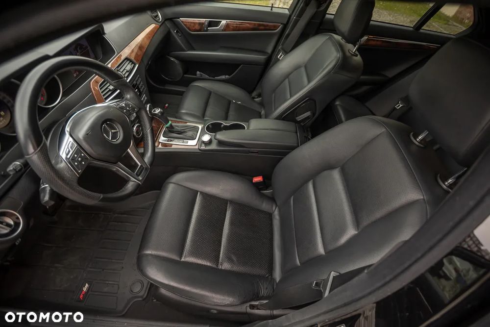 Mercedes-Benz Klasa C 300 7G-TRONIC - 16