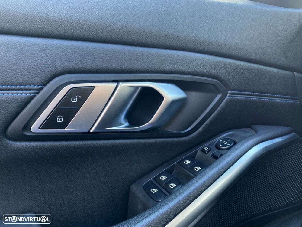 BMW 320 d Touring Pack Desportivo M Auto - 12