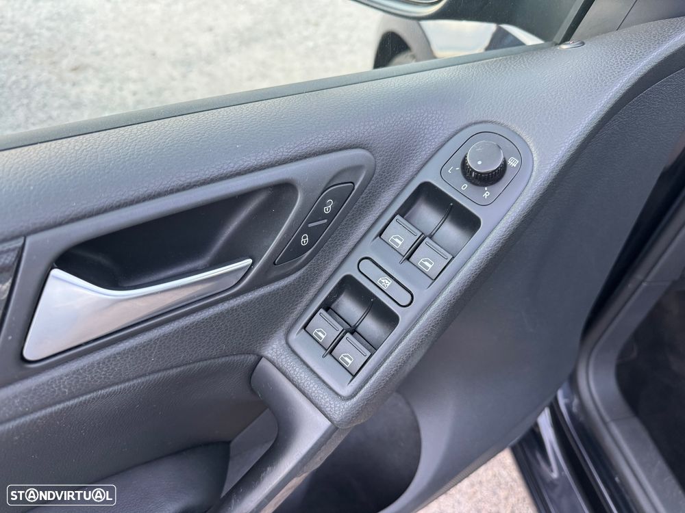 VW Golf 2.0 TDi Confortline - 9