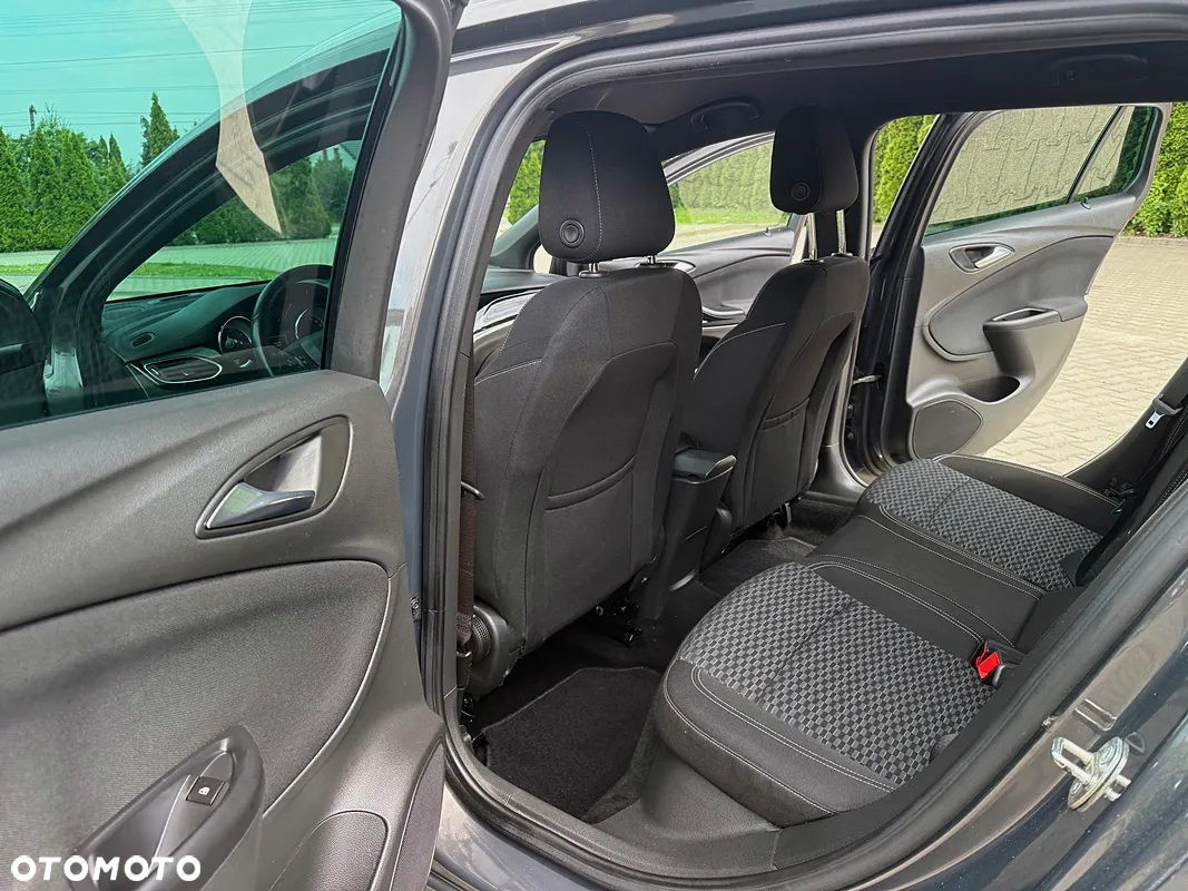 Opel Astra IV 1.6 CDTI Cosmo - 18