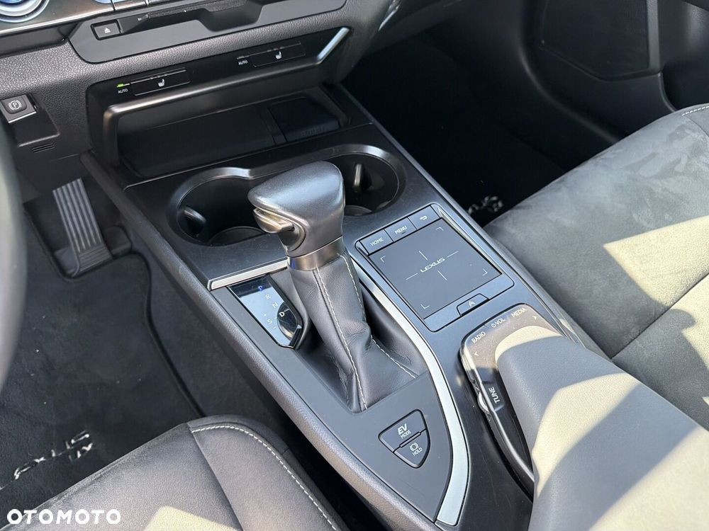 Lexus UX 250h GPF Business Edition 2WD - 22