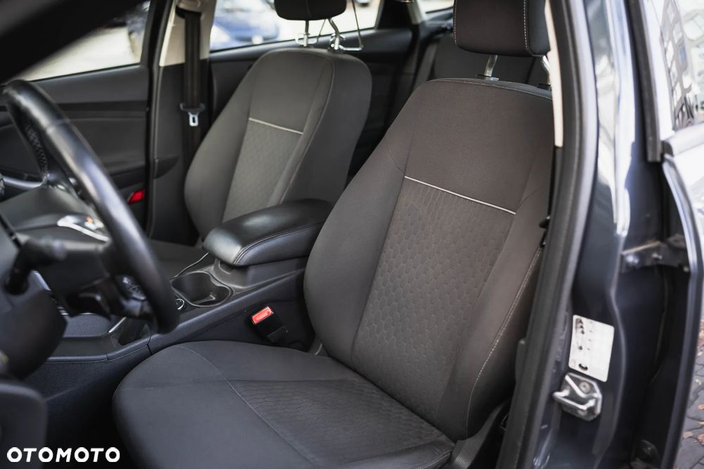 Ford Focus 1.6 Trend - 19