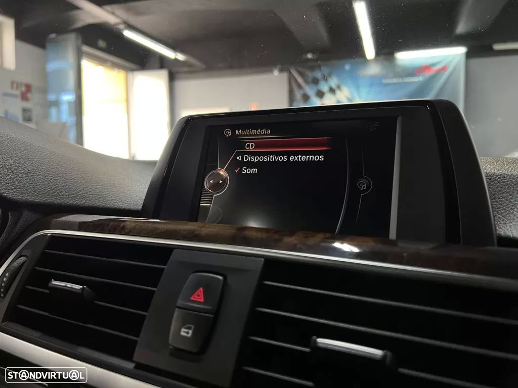 BMW 320 d Line Luxury Purity - 17