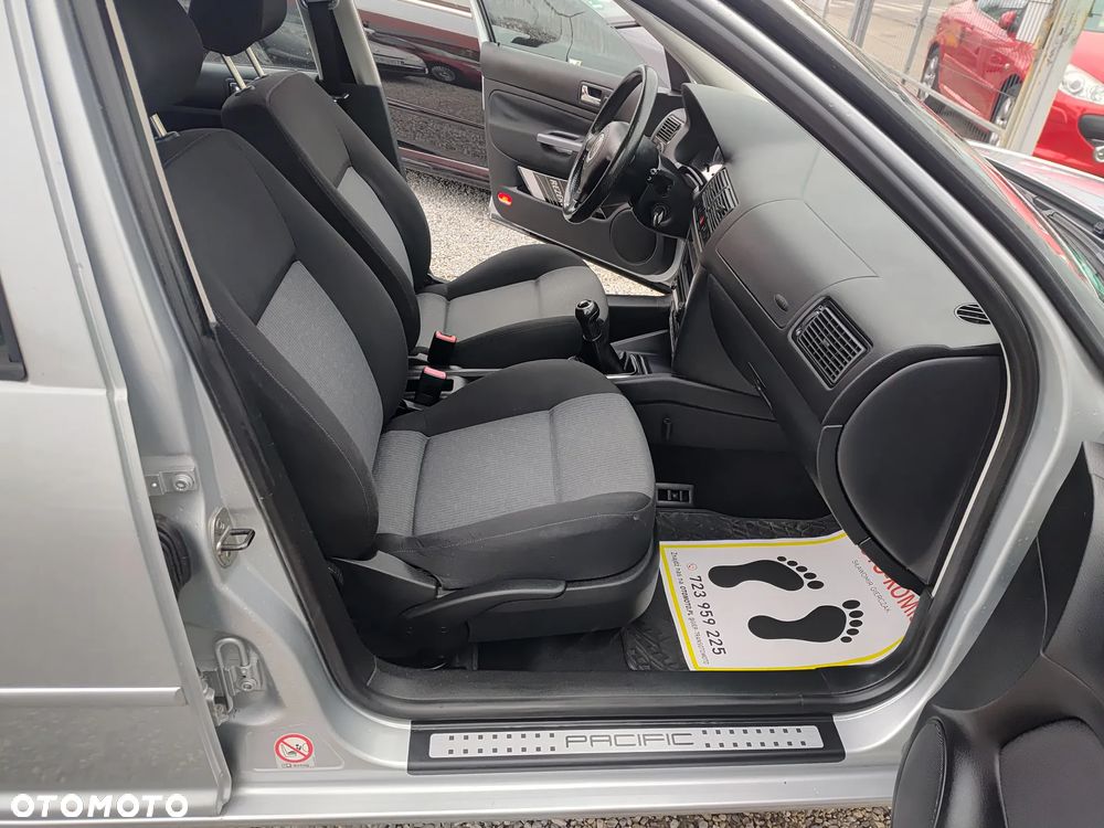 Volkswagen Golf - 30