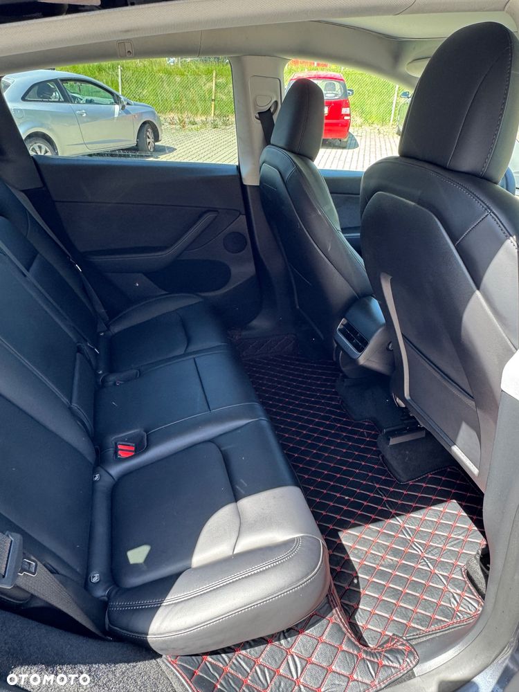 Tesla Model Y Performance Dual Motor AWD - 9
