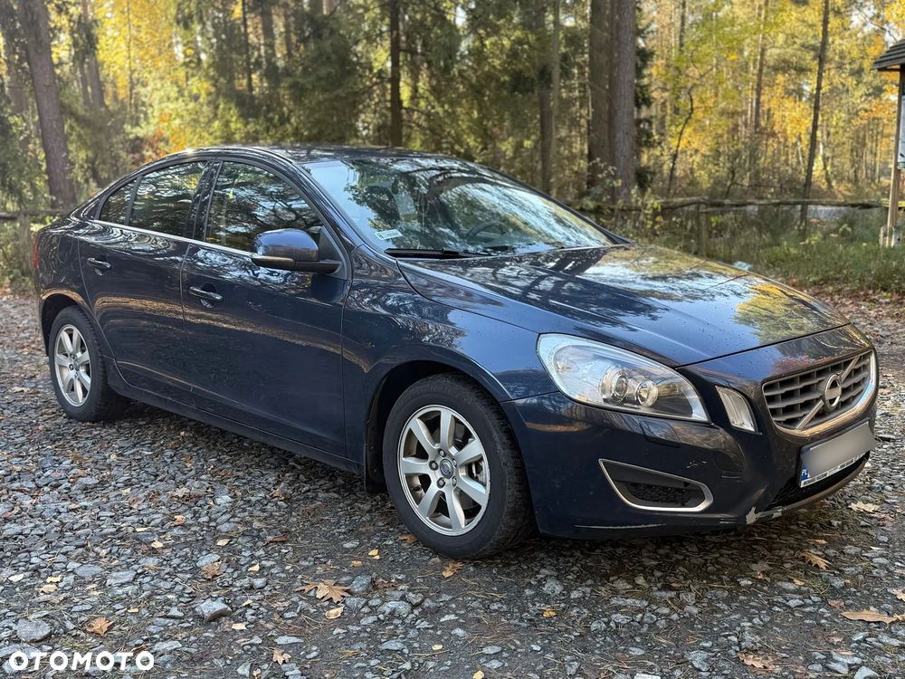 Volvo S60 D2 R-Design - 3