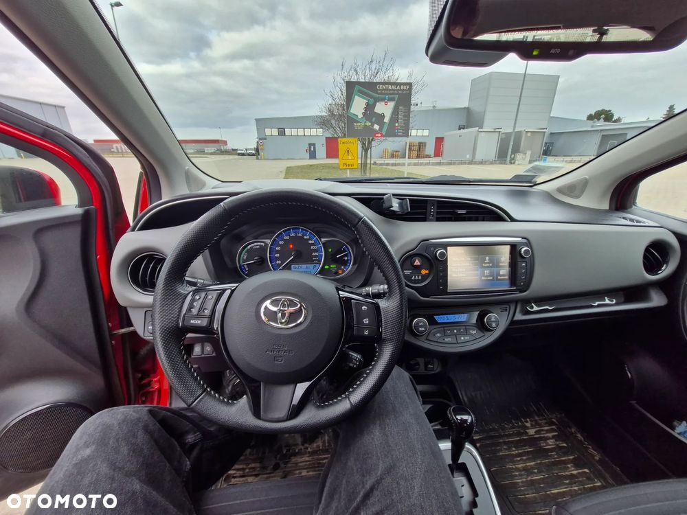 Toyota Yaris Hybrid 100 Active EU6 - 8