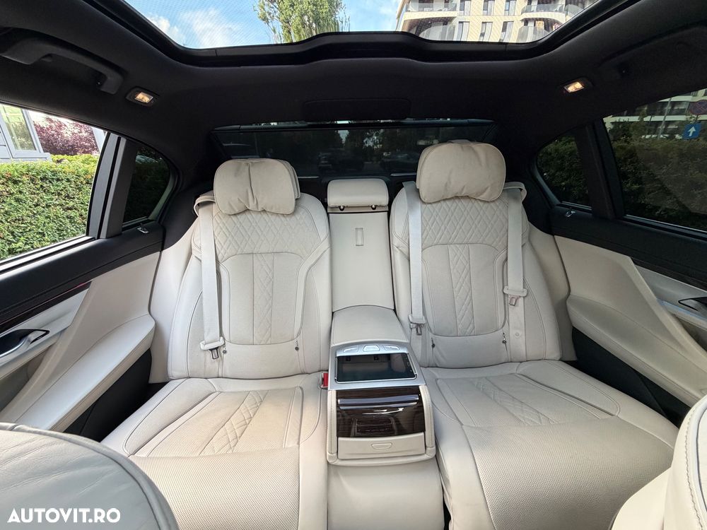 BMW Seria 7 740Li - 26