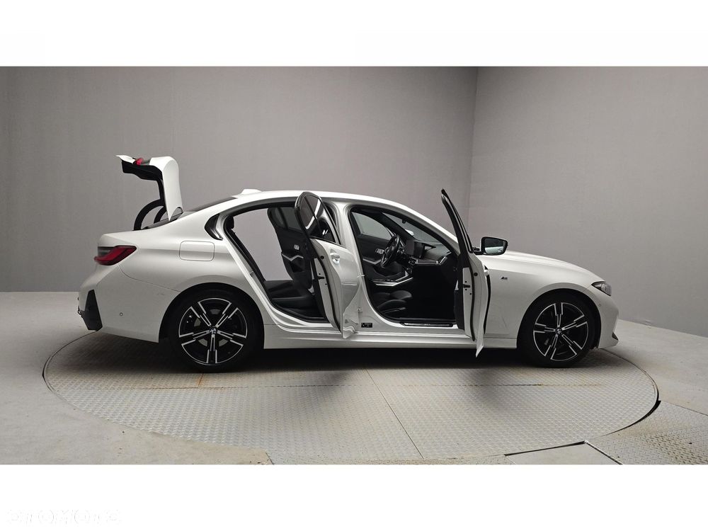 BMW Seria 3 320d xDrive mHEV M Sport - 13
