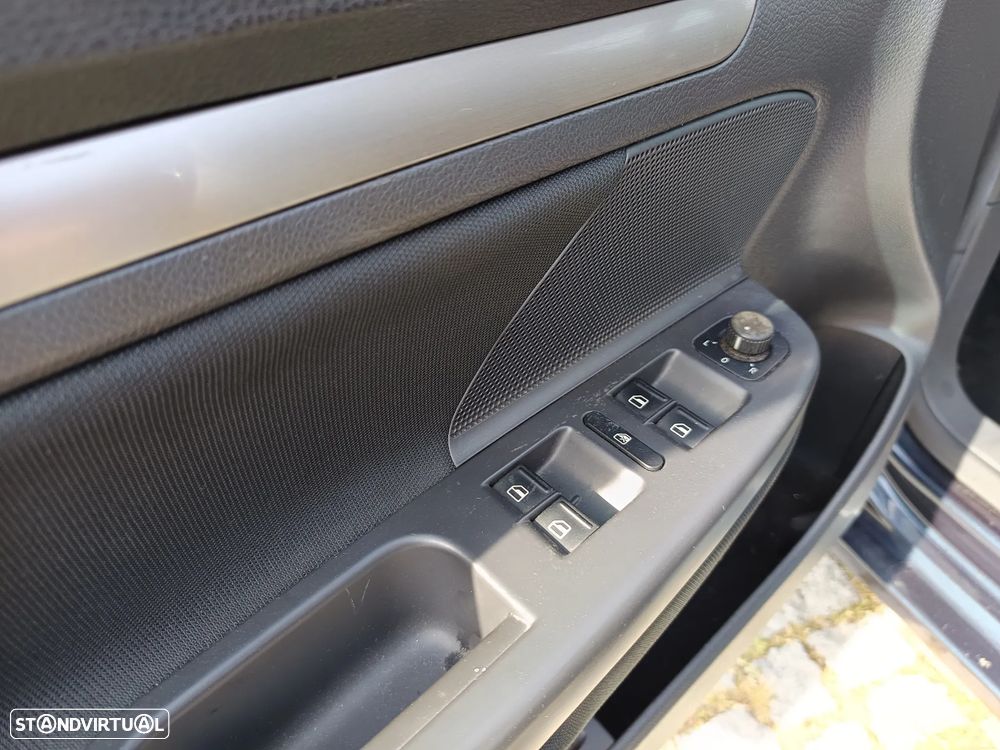 VW Golf 1.9 TDi Confortline DSG 7V - 42