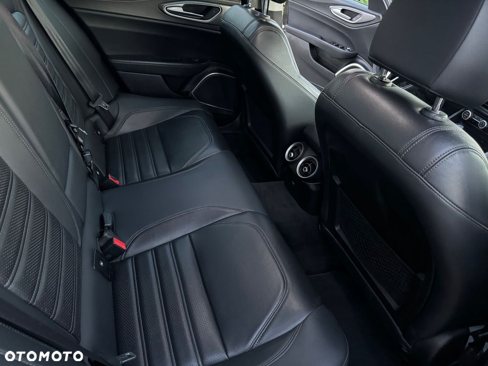 Alfa Romeo Giulia 2.0 Turbo 16V AT8 Veloce Ti - 13