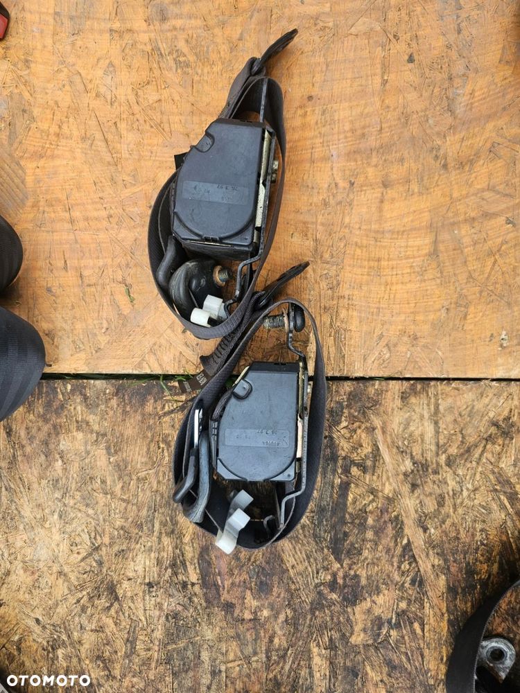 Pas bezpieczeństwa lewy prawy tył komplet EVB103040LNF Rover 200