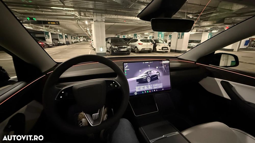 Tesla Model Y AWD Performance - 11