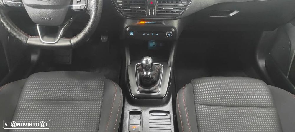 Ford Focus 1.0 EcoBoost MHEV ST-Line - 37