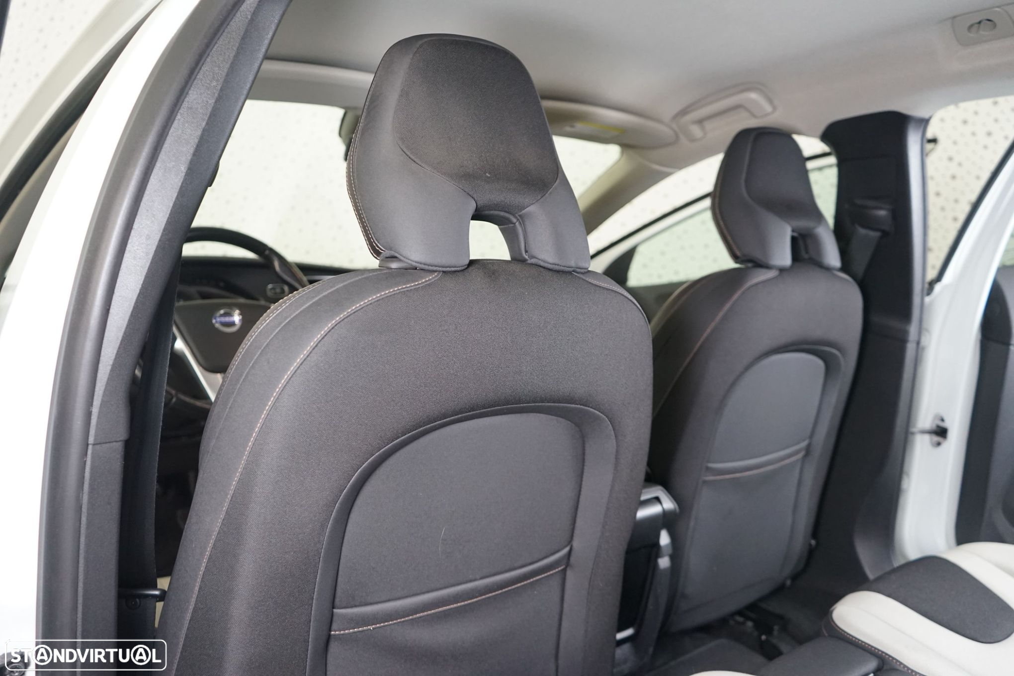 Volvo V40 Cross Country 1.6 D2 Summum - 35