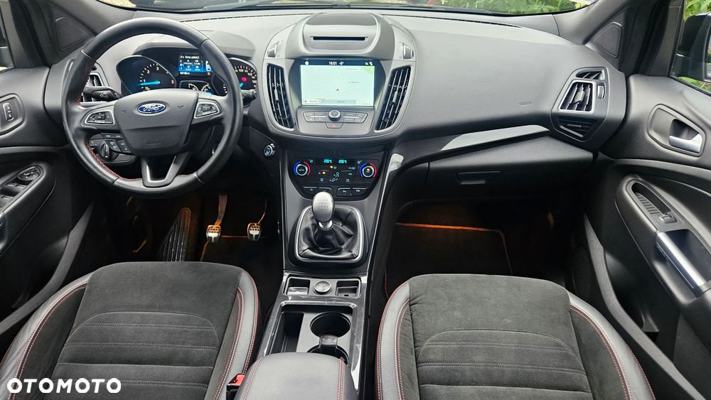 Ford Kuga 2.0 TDCi 2x4 ST-Line - 23