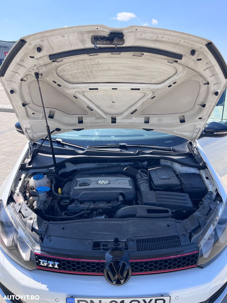 Volkswagen Golf - 8