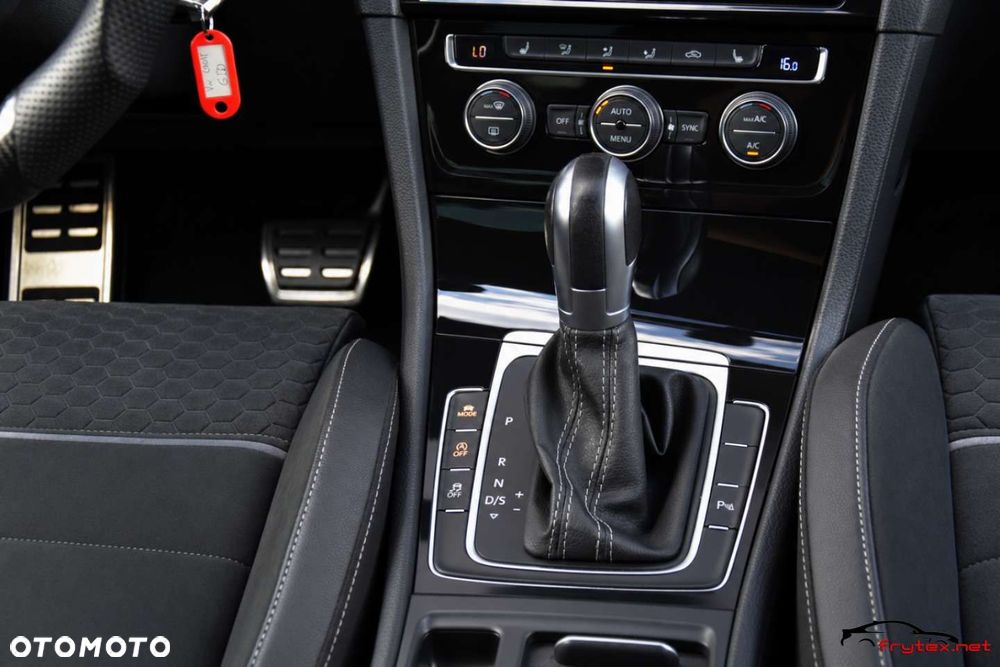 Volkswagen Golf - 28