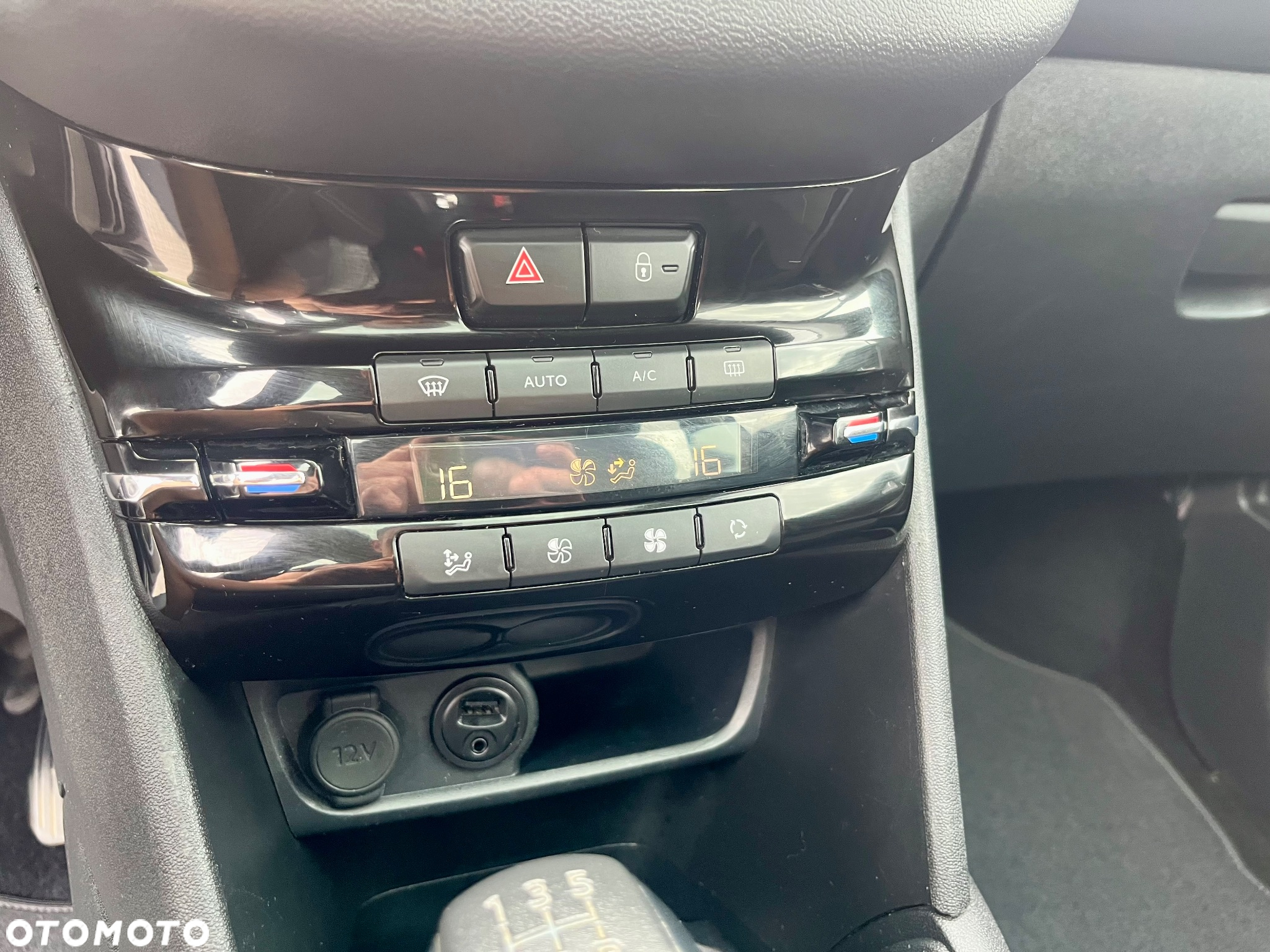 Peugeot 208 1.2 PureTech Allure - 33