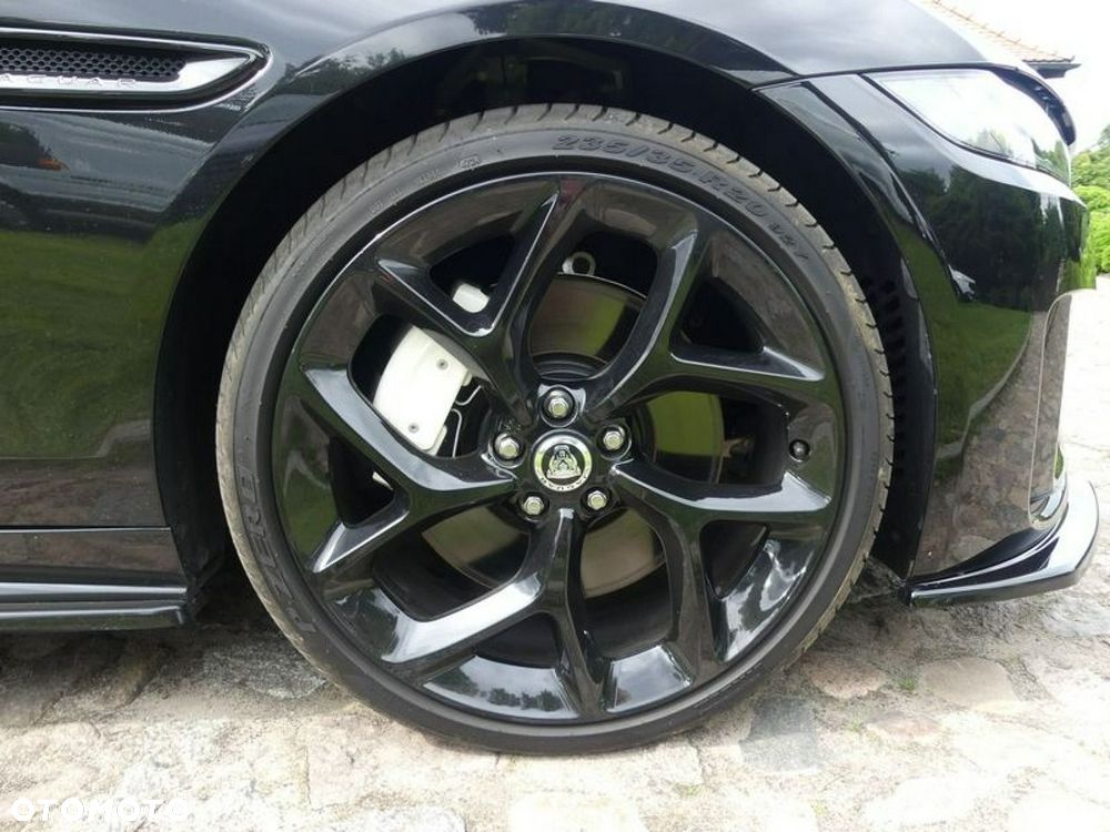Jaguar XE 2.0 T AWD R-Sport - 19