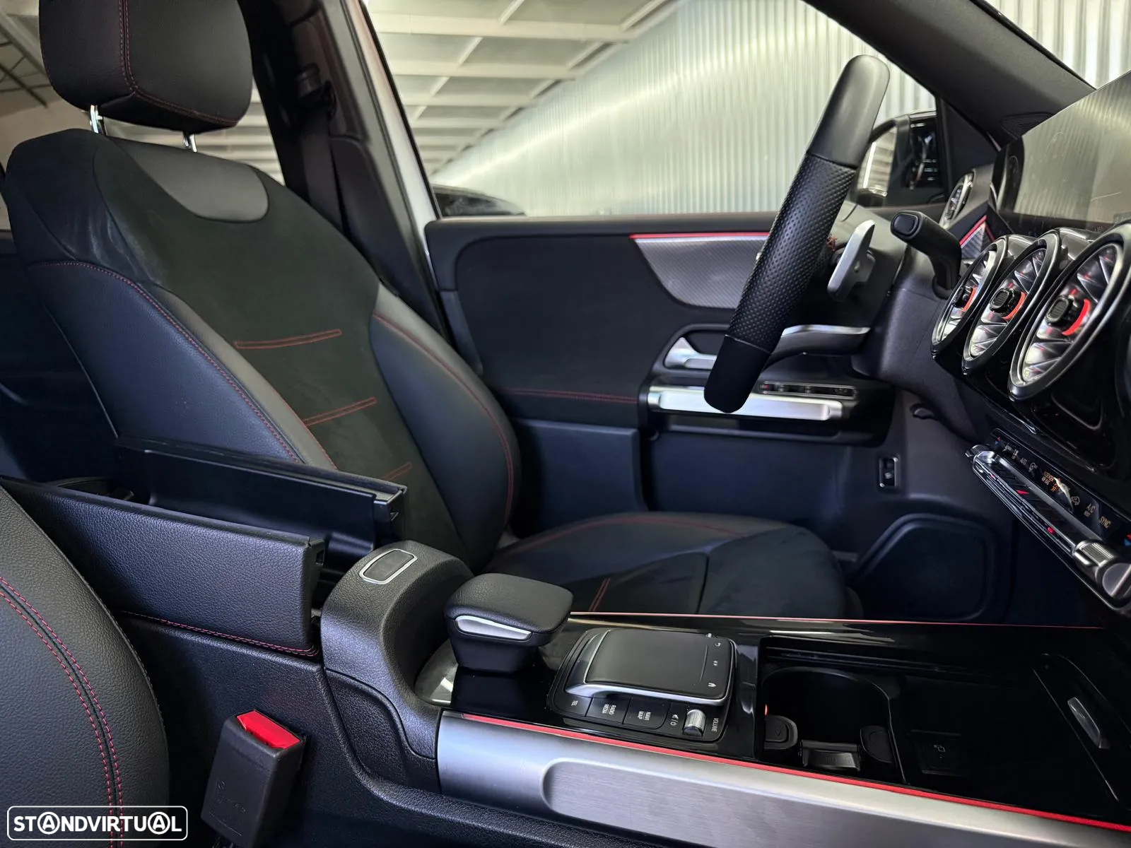 Mercedes-Benz GLB 180 d AMG Line - 27