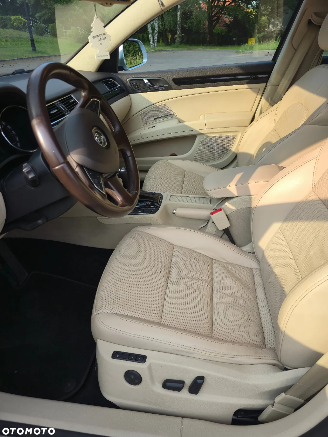 Skoda Superb 2.0 TDI 4x4 L&K DSG - 16