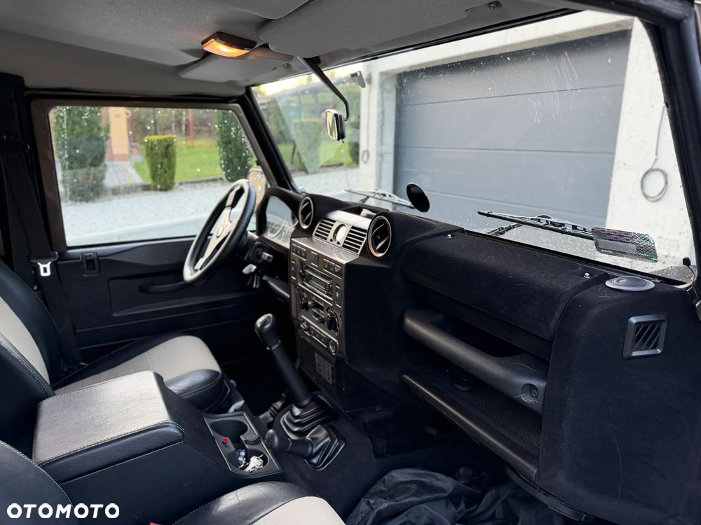 Land Rover Defender 2.4 TD4 E - 13