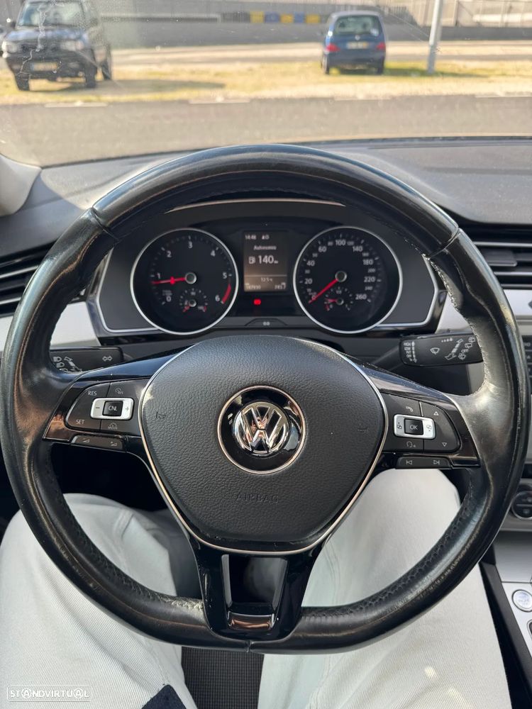 VW Passat Variant 1.6 TDI BlueMotion - 16