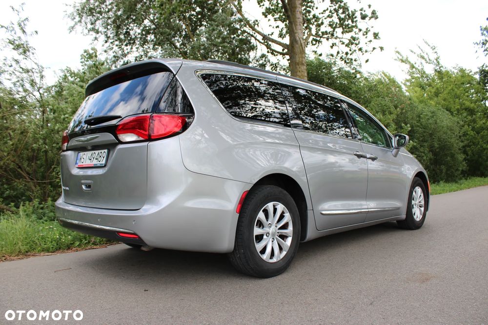 Chrysler Pacifica - 9