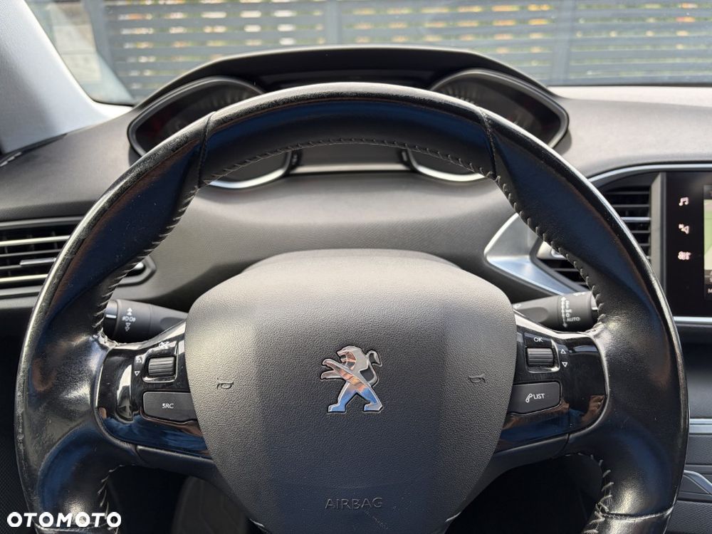 Peugeot 308 1.2 PureTech GPF Allure S&S - 16