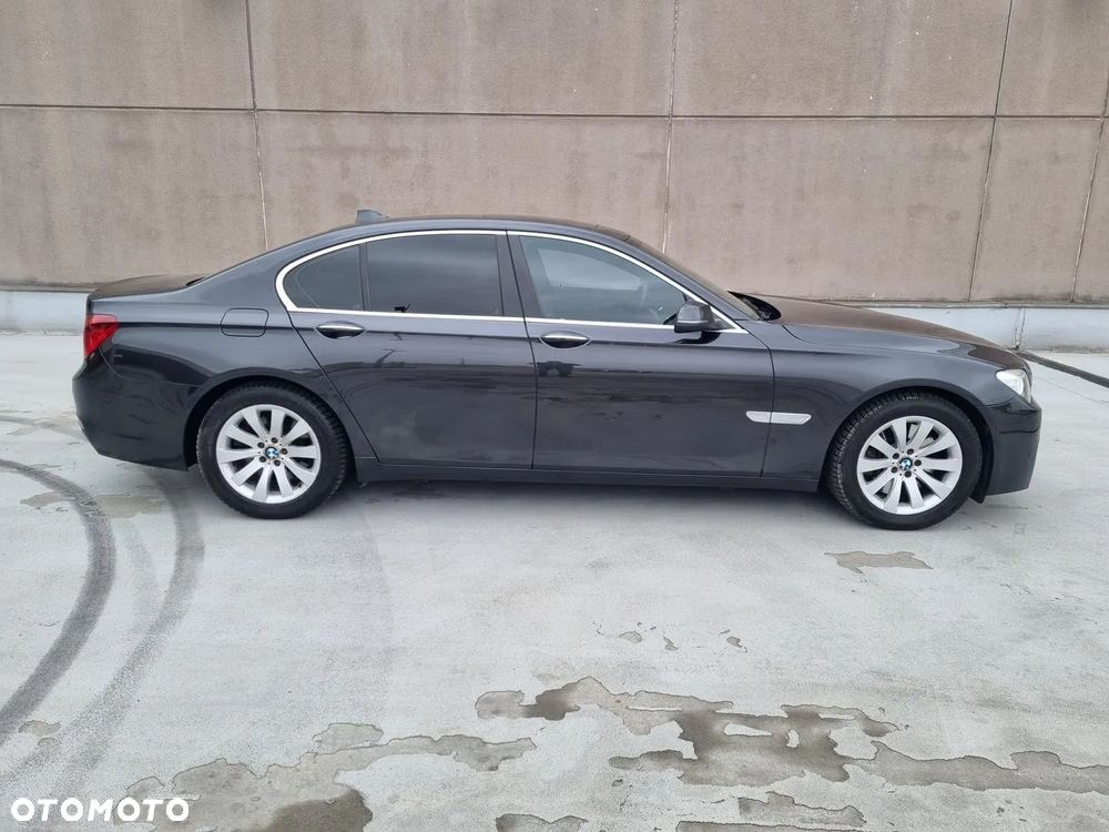 BMW Seria 7 750i xDrive - 21