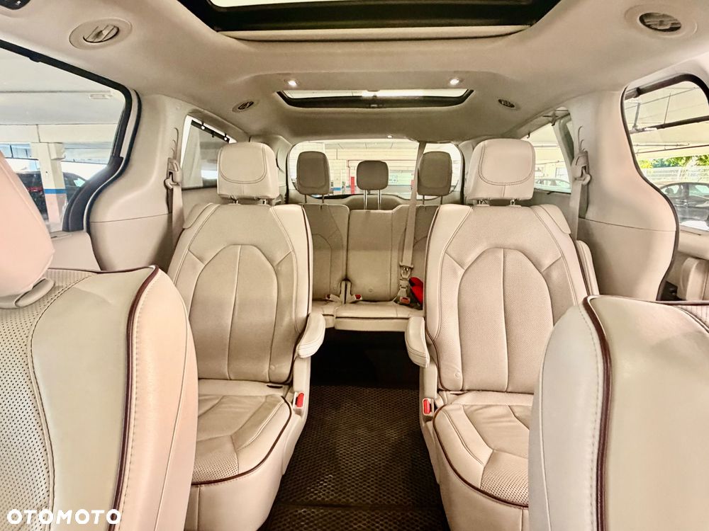Chrysler Pacifica - 16