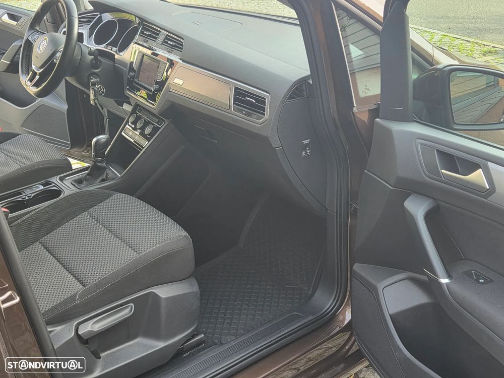 VW Touran 2.0 TDI Highline DSG - 28