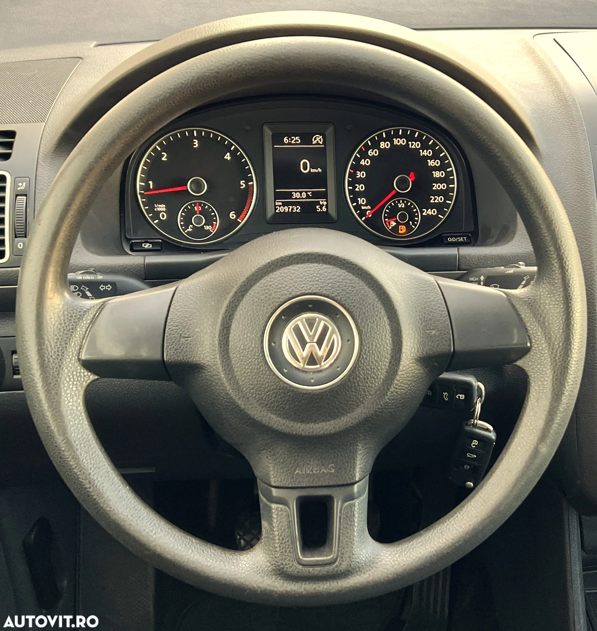 Volkswagen Touran 1.6 TDI Comfortline - 10