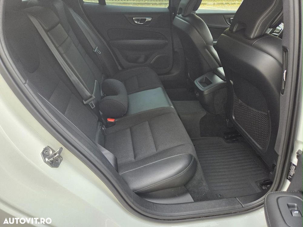 Volvo V60 B4 MHEV AT8 FWD Momentum Pro - 15