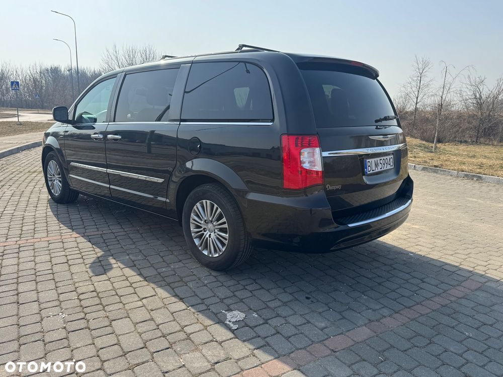 Chrysler Town & Country 3.6 Limited - 4