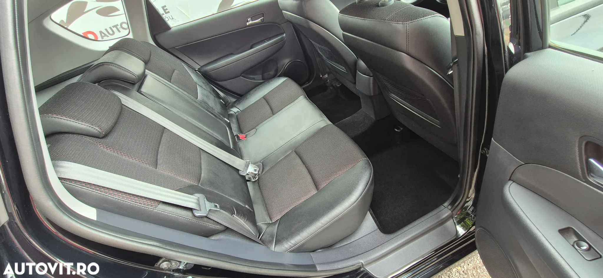 Hyundai i30 1.6 CRDI Fifa World Cup Edition - 15